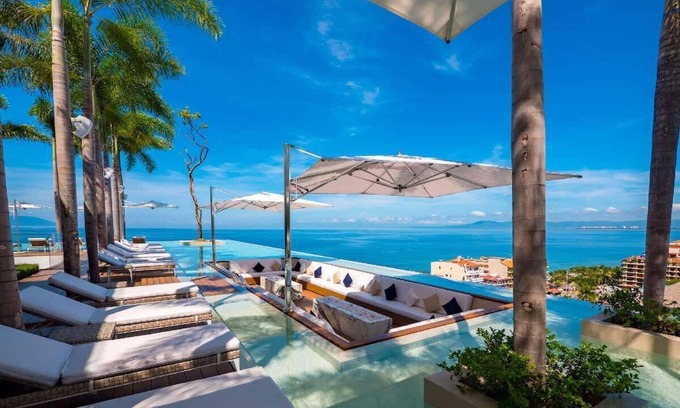 Romantic Zone Condo | PIER 57 - 510 | 2BR Condo w/Great Mountain View