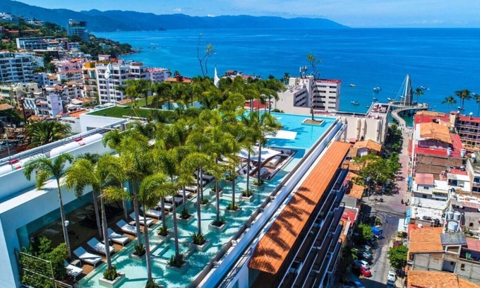 Romantic Zone Condo | Pier 57 Luxury Escape 2BR, PV’s Best Rooftop!