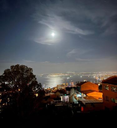 Valparaiso House | Pieza con Vista Panoramica