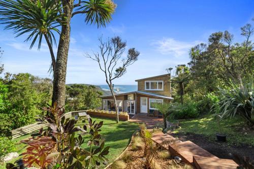 New Lynn House | Piha - City Escape, Piha Holiday Home