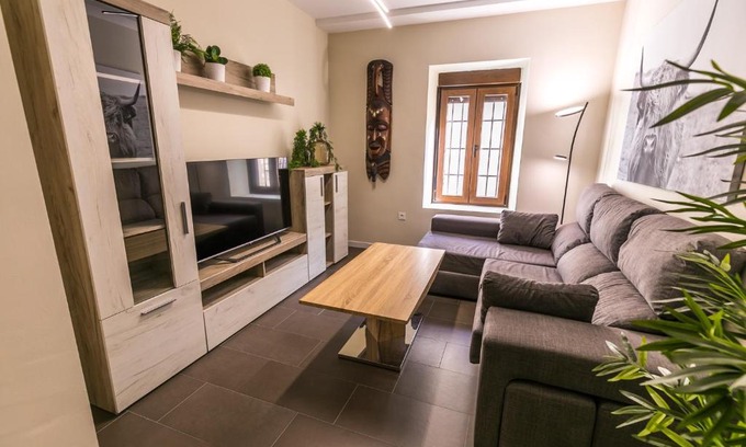 Jaen Apartment | Pilar8 - Apartamento céntrico y moderno con piscina y parking