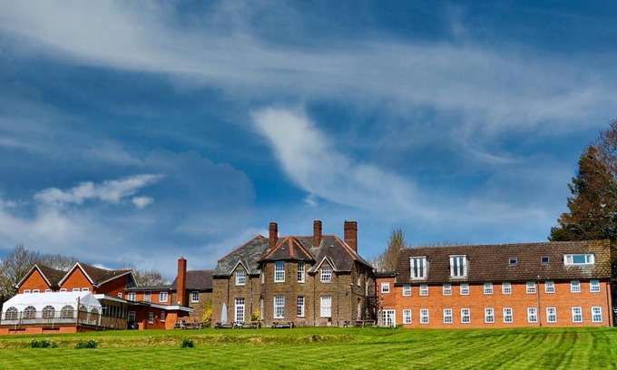 Much Birch Hotel | Pilgrim Hotel