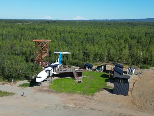 Houston Apartment | Pilot Lodge - Free Flight with Stay! Cabin on Private Airstrip