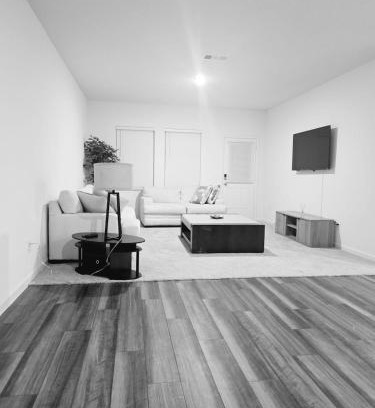 Weston House | Pilot Point Luxe Retreat 5BR