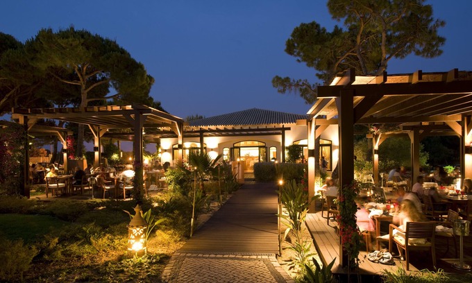 Aldeia das Acoteias Resort | Pine Cliffs Village