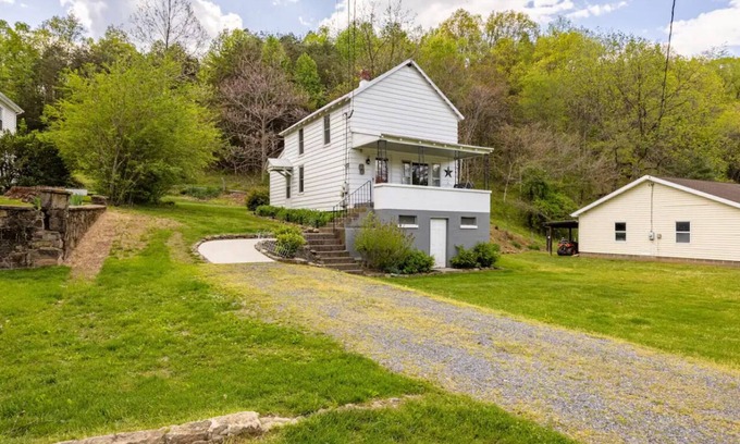 Stanley House | Pine Grove Retreat