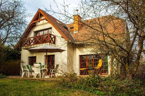Godollo Villa | Pine Grove Villa