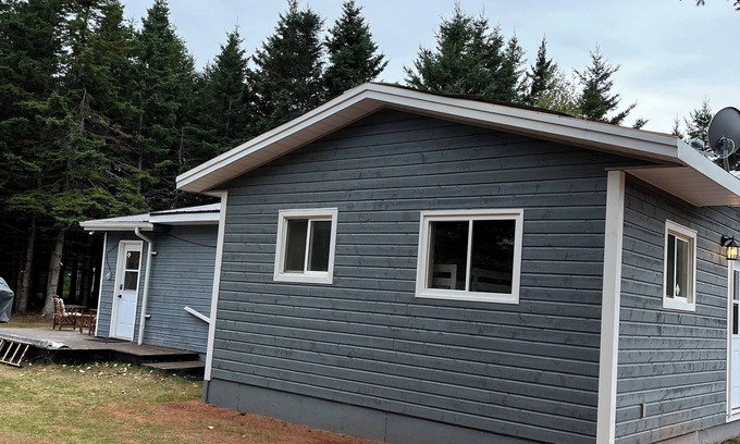 Chelton Cottage | Pine haven cottage two minute drive to provincial park with fabulous beach