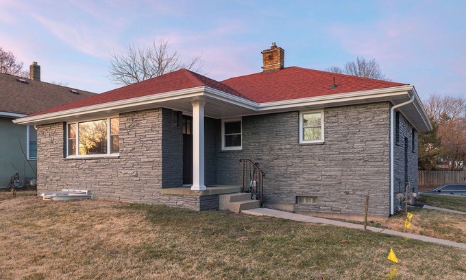 La Porte House | Pine Lake Escape - Hot Tub Home near Beach & Park