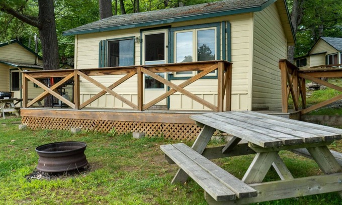 Gravenhurst Cottage | Pine Lake: Studio Cottage #9 "Virginia Pine"