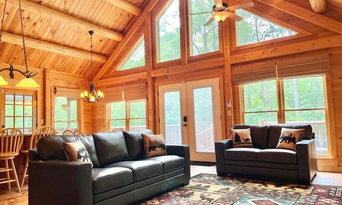 Pine Mountain Valley Cabin | Pine Mountain Luxury Cabin: On Over 22 Acres of Wow! 7 Min to Callaway Gardens