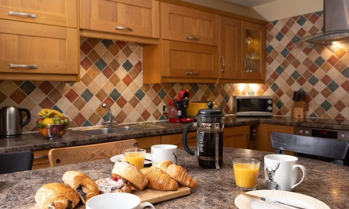 Boat of Garten House | Pine Ridge Lodge - a lodge that sleeps 8 guests in 4 bedrooms