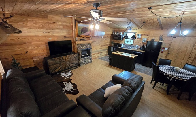 Russellville Cabin | Pine Twist Cabin