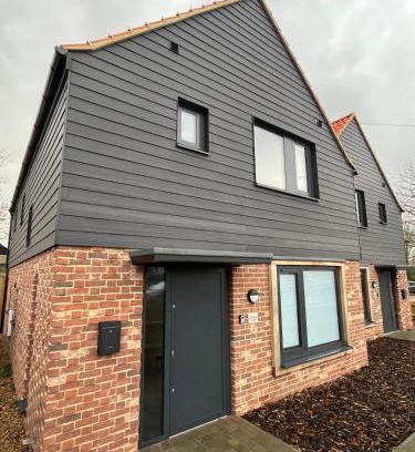 Stoke Ash House | Pineapple Cottage