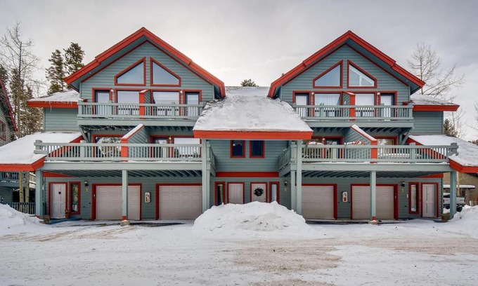 Warrior's Mark House | Pinecreek #F - 3 BR - Close to Town - Shuttle to Slopes - Pool and Hot Tub Access