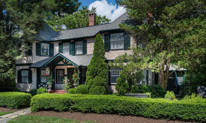 Historic Montford Bed & Breakfast | Pinecrest Bed & Breakfast