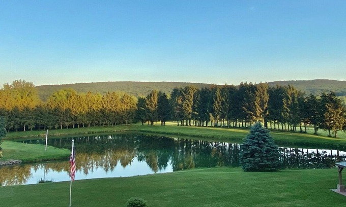 Baraboo Resort | Pinehaven Room near Devils lake and Wisconsin Dells