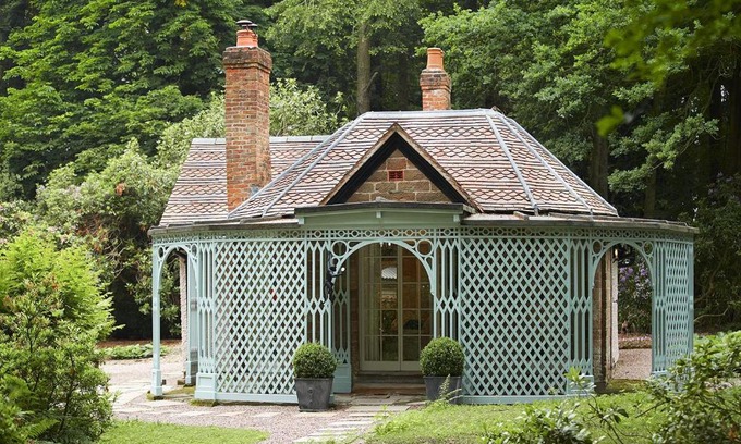 Weston Under Lizard House | Pink Cottage