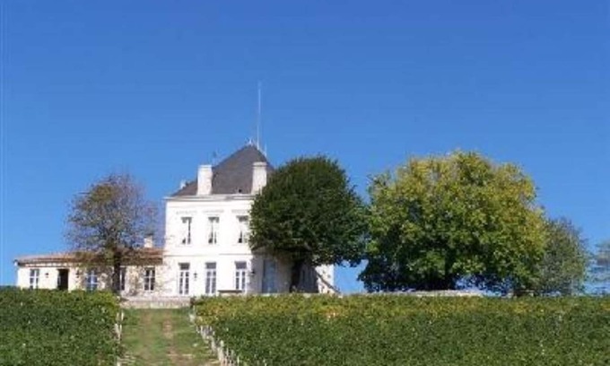 Neac House | Pink room with 4 windows: quiet, peaceful, chic, incredible view, all comfor