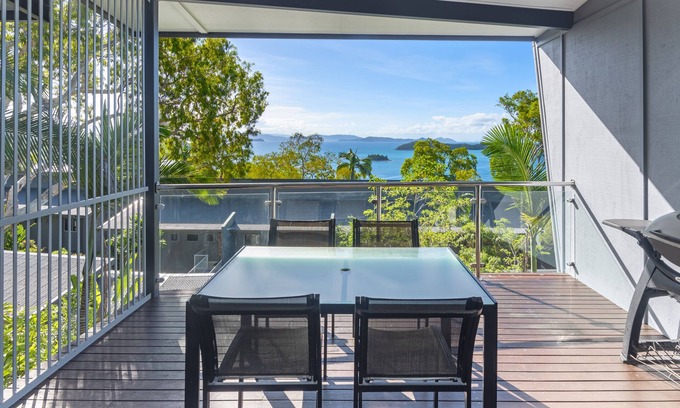 Hamilton Island Apartment | Pinnacle 2, Seaview Apartment on Hamilton Island