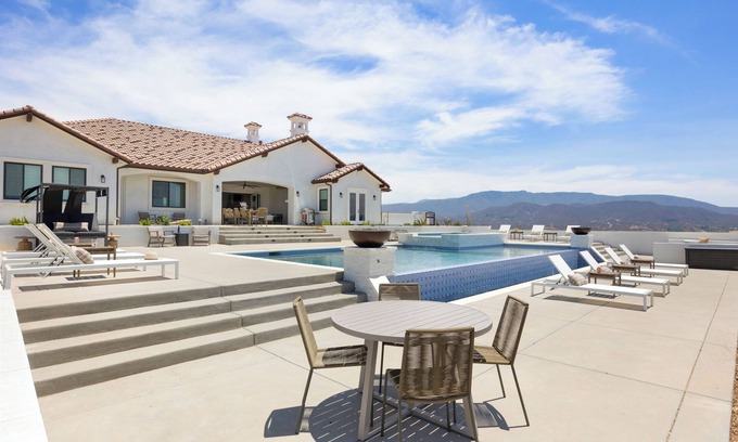 Temecula Villa | PInot Point by AvantStay | Valley Estate Mins to Wineries | Pool + Home Theater