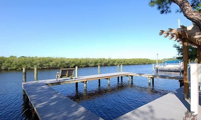 Ruskin Cottage | Pirate's Pointe Resort