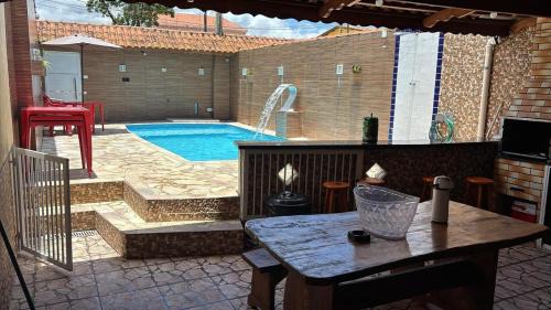 Mongagua House | Piscina, Churrasqueira, Ar Condicionado e 3 Vagas de Garagem