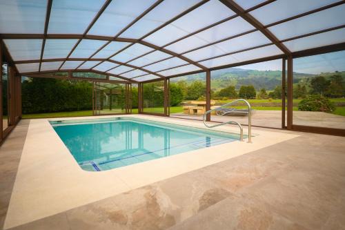Villacarriedo House | Piscina climatizada y cubierta 365 dias en Casa Rural con Encanto El Puentuco una de las casas mas valoradas de Cantabria