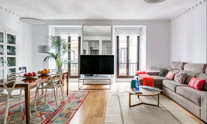 Old Town Apartment | Piso en el Corazón de San Sebastián with AC License ESS00262