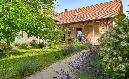 Balatongyorok House | Pista Papa Tanyája