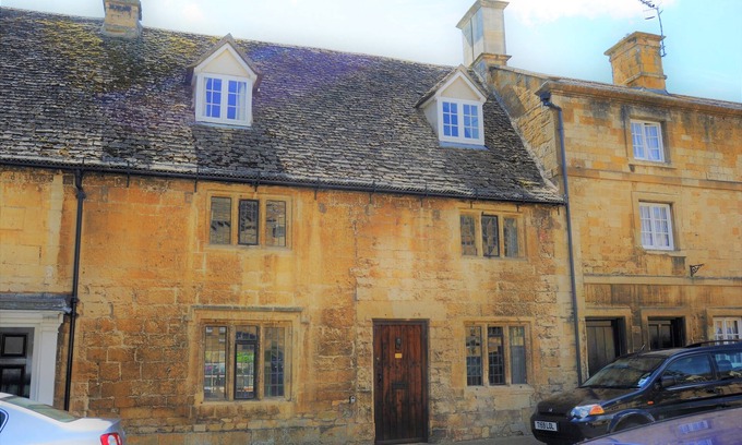 Chipping Campden House | Pitchers is a Grade 11 Cotswold Stone House in the centre of Chipping Campden.