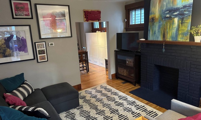 Pittsburgh House | Pittsburgh city views close to all, cozy & bright 1BR - King + Dedicated Office