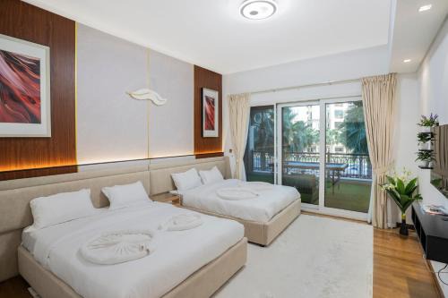 Palm Jumeirah Apartment | PJ- Luxury Palm Jumeirah Beachfront Apartment