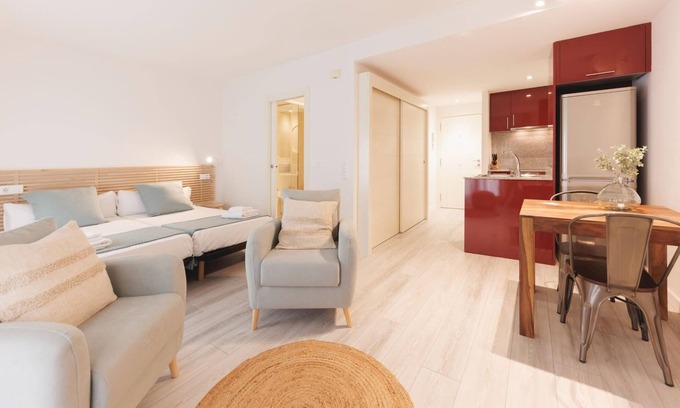 el Mercadal Apartment | Plaça Catalunya Studio - Holiday Apartment in Girona | Bravissimo