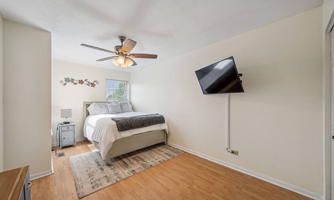 Fox Valley House | Plainfield Rental - Metcalf Ctn