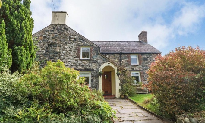Llandwrog House | Plas Mawr