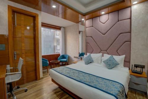 DLF Phase 3 House | Platinum Service Apartment DLF Phase 3 Cyber City