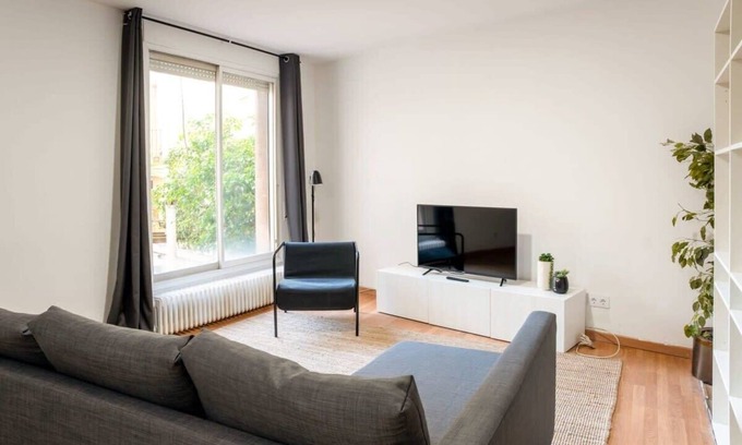 La Ribera Apartment | Plaza Catalunya quiet and comfortable 3BD for Families