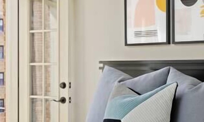 West Plaza Apartment | Plaza Studio -> Walk to Shops & Dining + Close to KU Med & Saint Lukes Hospitals