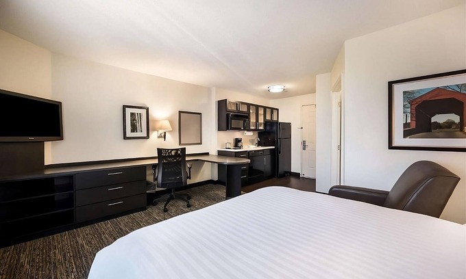 Las Colinas Hotel | Pleasant and Comfortable Stay! Pet-Friendly, Close to Dallas-Fort Worth Airport
