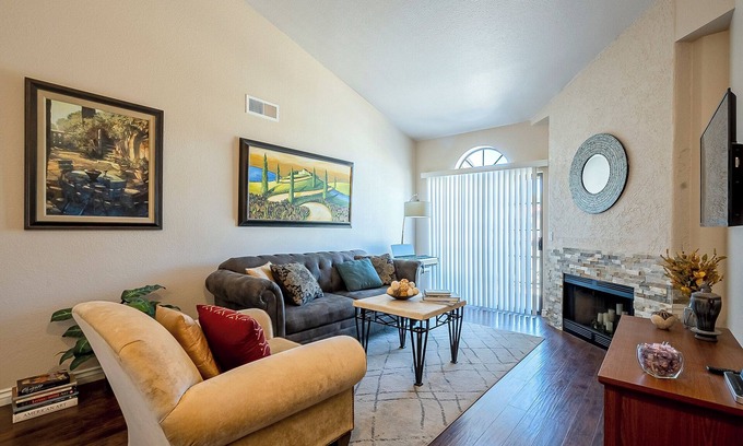 La Contessa Condo | Pleasant Front Quarters BD/BA/Pool
