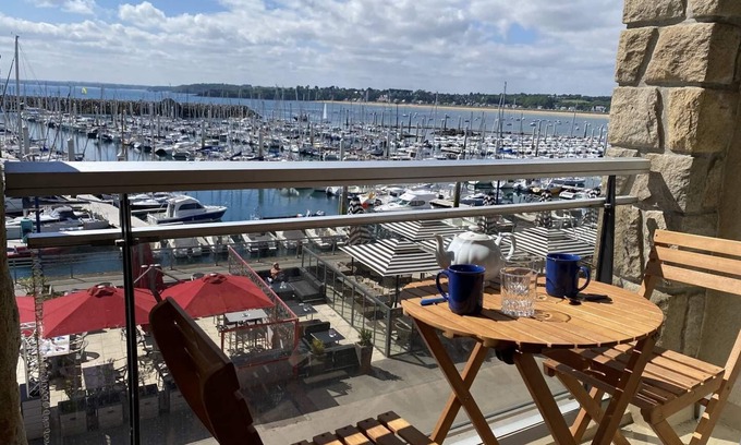 Saint-Cast-le-Guildo Apartment | Pleasant studio with magnificent view of the port of St Cast and with WIFI, sleeps 3