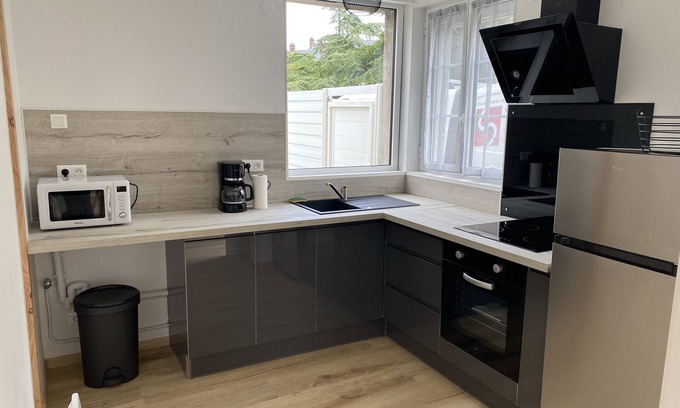 Eu House | Pleasant town house with free parking