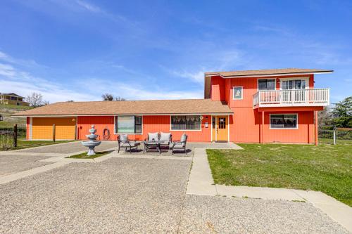 San Miguel House | Pleasant Valley Wine Trail Home - Near Paso Robles