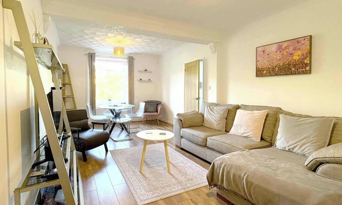 Trehafod House | Pleasant View: Rhondda Valley by Staystaycations