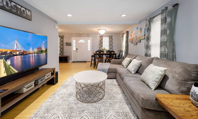 Braintree House | Pleasantly comfortable suburban home for up to 8