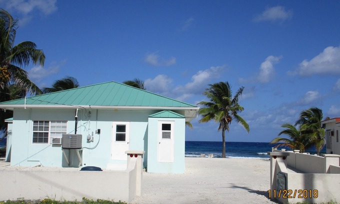 Spot Bay House | PLEASE COME AND RELAX ON OUR PRIVATE BEACH!