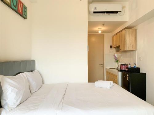 Bekasi Timur Apartment | Pleasurable 2BR Transpark Juanda Apartment By Travelio