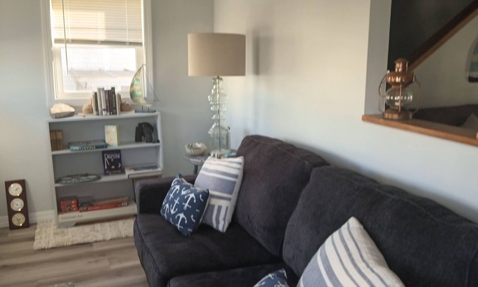 Newburyport House | Plum Island place 5 minute walk to beach 9 minute walk to point