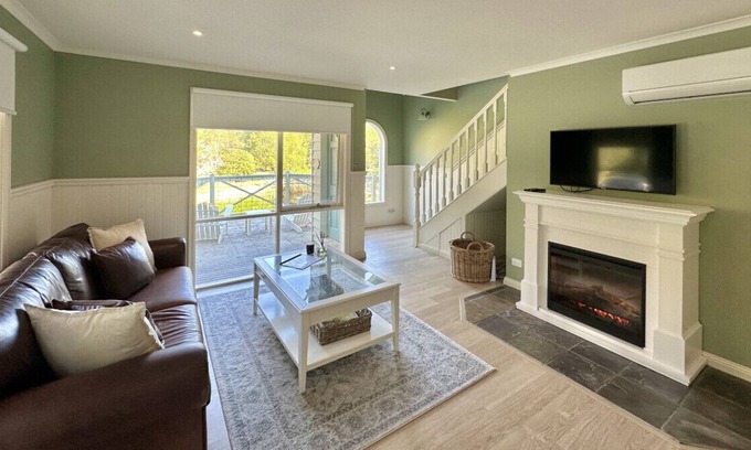 Apollo Bay Cottage | Plum Tree Cottage in the Barham Valley - Dogs Welcome